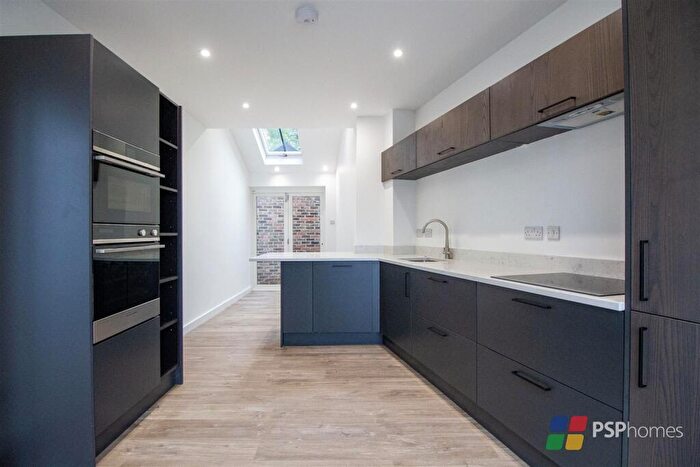 2 Bedroom Flat To Rent In Whitemans Green, Cuckfield, RH17