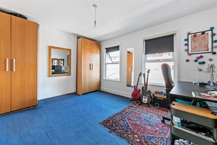 2 Bedroom Terraced House For Sale In Holmesdale Road, London, SE25