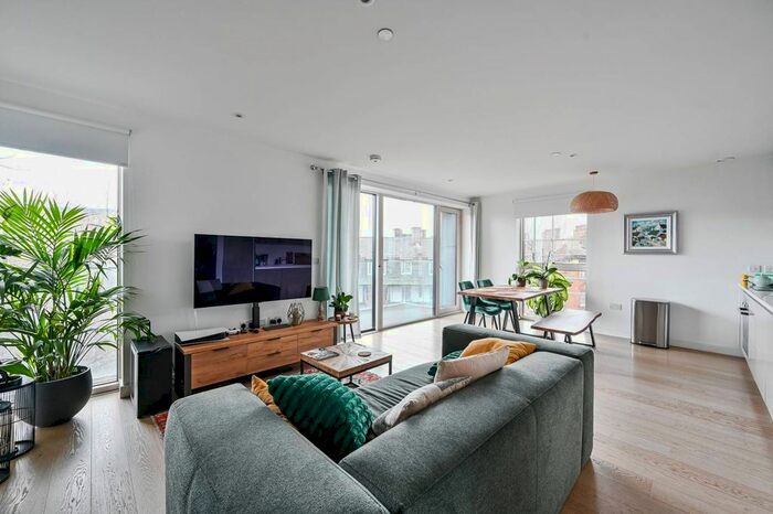 2 Bedroom Flat To Rent In Rodney Road, Elephant And Castle, London, SE17