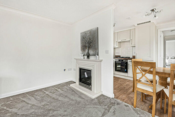2 Bedroom Park Home For Sale In Woodlands, Weybridge Park Estates, Addlestone, Surrey, KT15