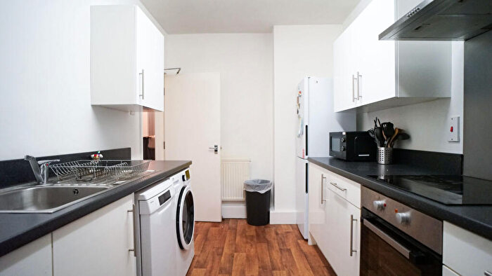 4 Bedroom Apartment To Rent In West Street, Sheffield, S1