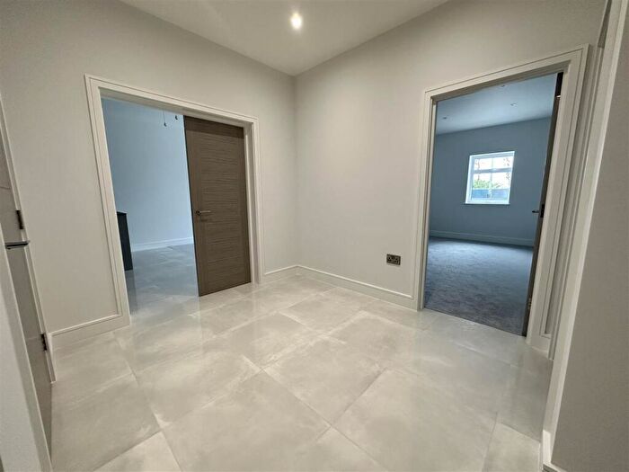 2 Bedroom Flat For Sale In Cherry View, Beech Road, Hadleigh, SS7