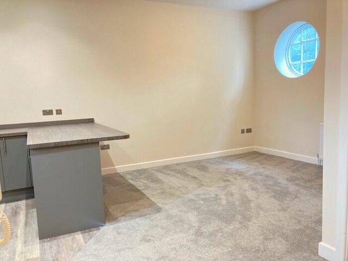 2 Bedroom Flat To Rent In Sopers Lane, Christchurch, BH23