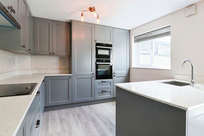 3 Bedroom Semi-Detached House For Sale In Holtby Avenue, Cottingham, HU16