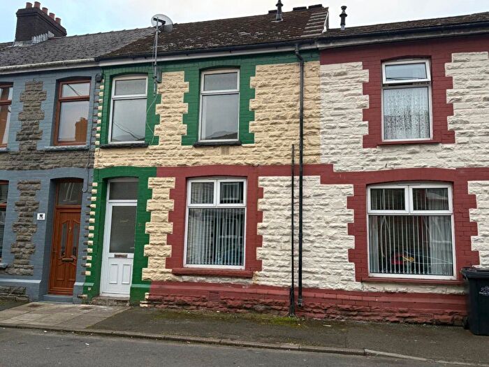1 Bedroom Flat To Rent In Railway Street, Llanhilleth, NP13