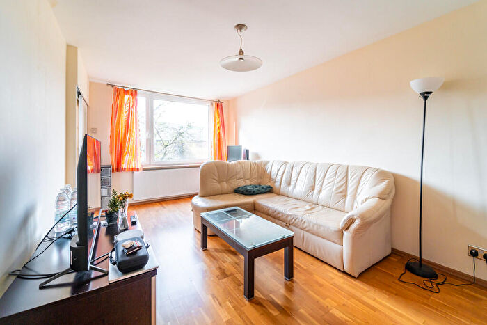 1 Bedroom Apartment To Rent In Pemberton Gardens, Archway, London, N19
