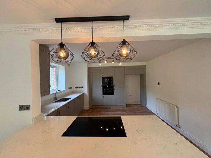 3 Bedroom Apartment To Rent In Garden Apartments, Mossley Hill., L18
