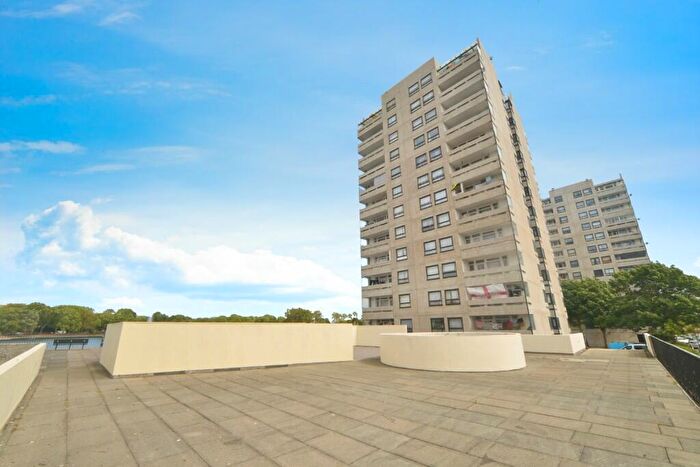 1 Bedroom Flat For Sale In Hartslock Drive, London, SE2