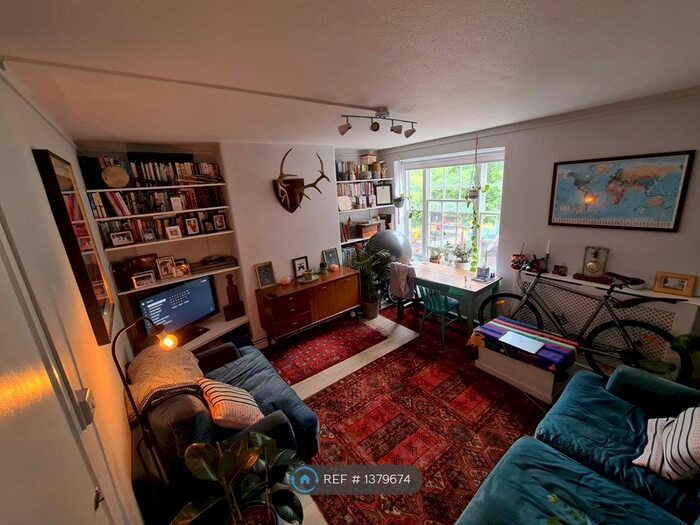 2 Bedroom Flat To Rent In Chamberlain House, London, NW1