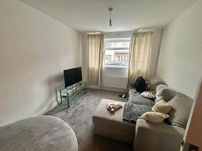 3 Bedroom Terraced House To Rent In Ipswich Street, Gorse Hill, Swindon, SN2