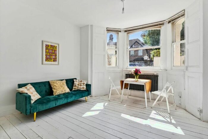 2 Bedroom Flat To Rent In Lordship Park, Stoke Newington, London, N16