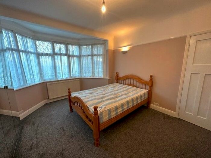 2 Bedroom Maisonette To Rent In Vincent Gardens, Neasden, NW2
