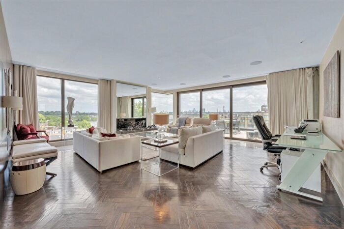 4 Bedroom Flat To Rent In Queens Court, - Finchley Road, St John's Wood, NW8