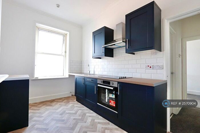 2 Bedroom Flat To Rent In High Street, Barry, CF62