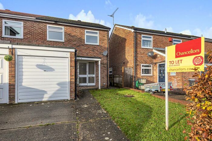 3 Bedroom Terraced House To Rent In Rosedale Gardens, Thatcham, RG19