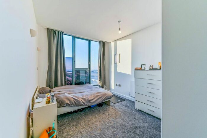 3 Bedroom Flat To Rent In Masons Avenue, Central Croydon, Croydon, CR0