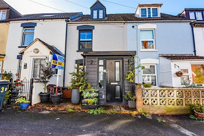 2 Bedroom Town House For Sale In Severn View Parade, Newtown, GL13