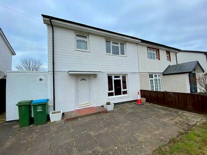 3 Bedroom Semi-Detached House To Rent In Carrington Road, Aylesbury, HP21