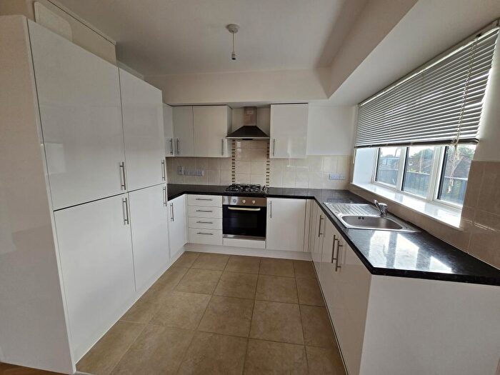 2 Bedroom Flat To Rent In Nicoll Court, Harlesden, London, NW10