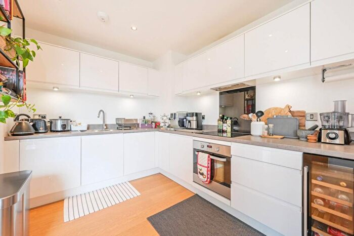 3 Bedroom Flat For Sale In Hawkshaw Court, Tower Hamlets, London, E14