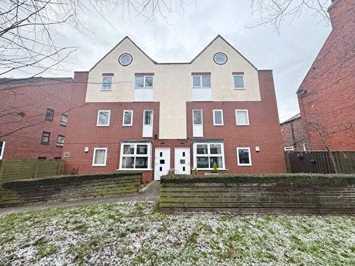 2 Bedroom Flat To Rent In South Lane, Hessle, HU13