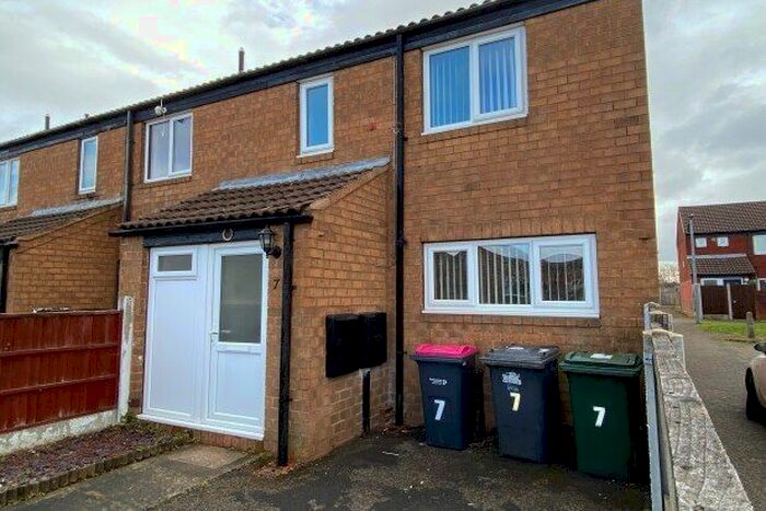3 Bedroom Town House To Rent In Flanderwell, Rotherham, S66