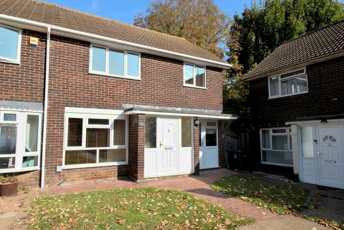 3 Bedroom Barn Conversion To Rent In The Hatherley, Basildon, SS14