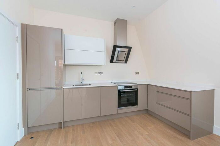 3 Bedroom Flat To Rent In High Street, Hornsey, N8