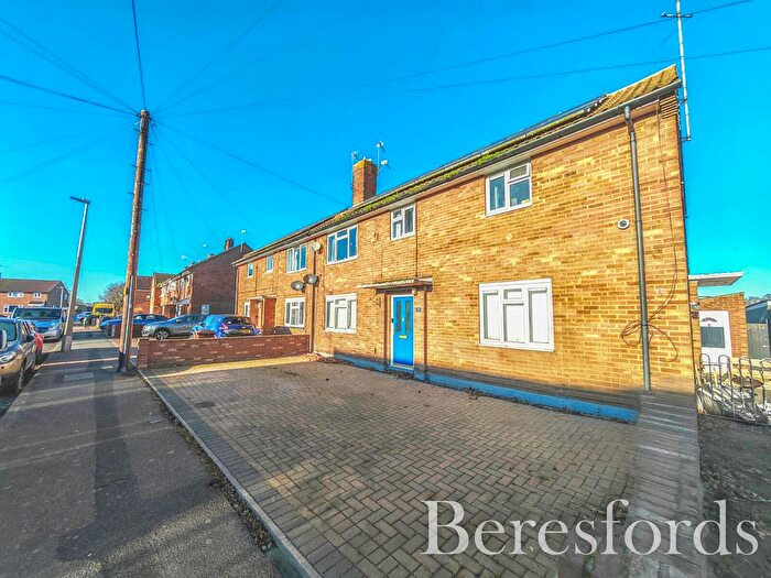 2 Bedroom Maisonette For Sale In Monkwick Avenue, Colchester, CO2