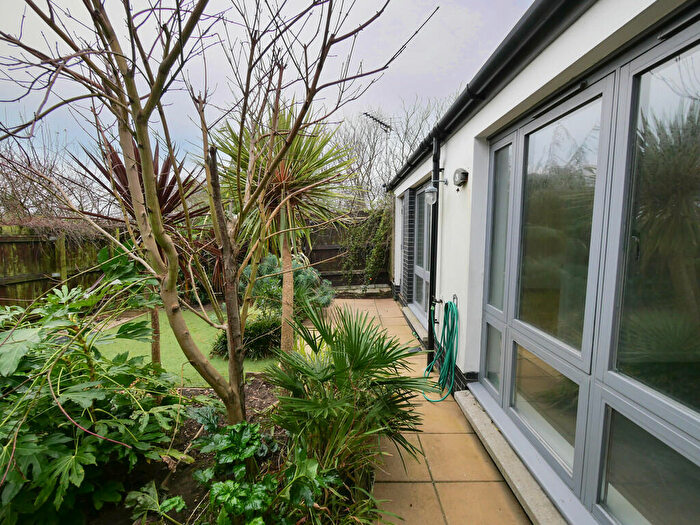 2 Bedroom Detached Bungalow For Sale In Hopton Close, Bude, EX23