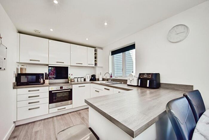 2 Bedroom Flat For Sale In Poynder Drive, Snodland, ME6