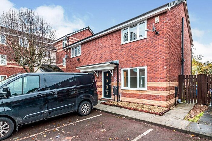 3 Bedroom Semi-Detached House To Rent In Calico Close, Salford, M3