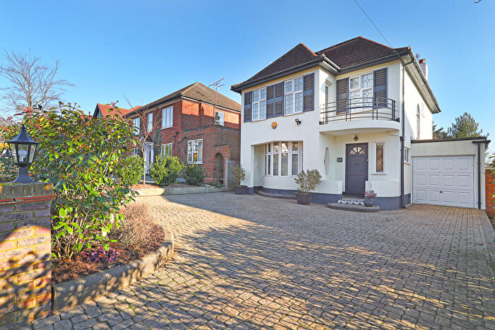 5 Bedroom Detached House For Sale In Stradbroke Grove, Buckhurst Hill, Essex, IG9