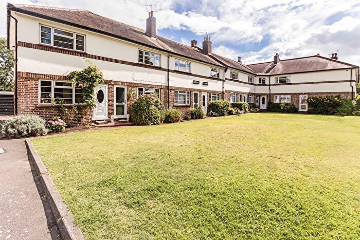 2 Bedroom Flat To Rent In Hampton Road, Twickenham, TW2