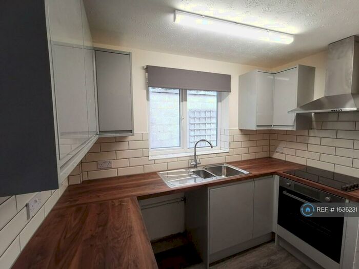 2 Bedroom Flat To Rent In Bath Road, Melksham, SN12