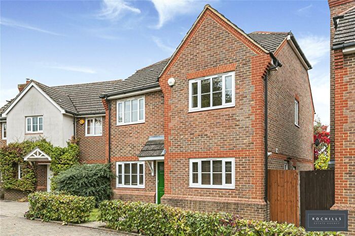 4 Bedroom Detached House For Sale In Knights Close, West Molesey, Surrey, KT8