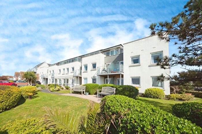 1 Bedroom Flat For Sale In Sea Front, Hayling Island, Hampshire, PO11