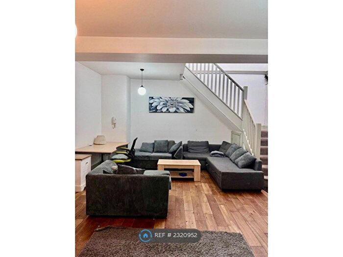 2 Bedroom Flat To Rent In Old Snow Hill, Birmingham, B4