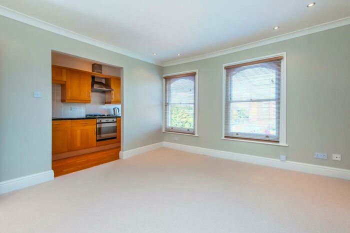2 Bedroom Flat To Rent In Balham Grove, , London, SW12