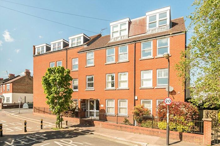 2 Bedroom Flat For Sale In Bruce Road, Tooting, CR4