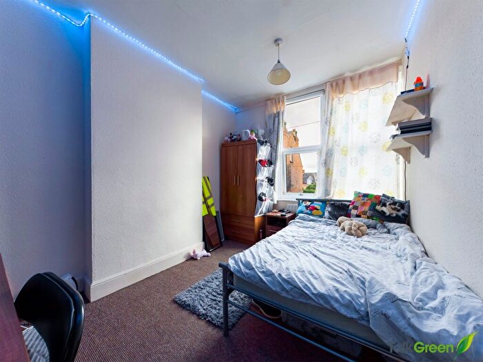 5 Bedroom Semi-Detached House To Rent In Park Avenue, Nottingham, NG2