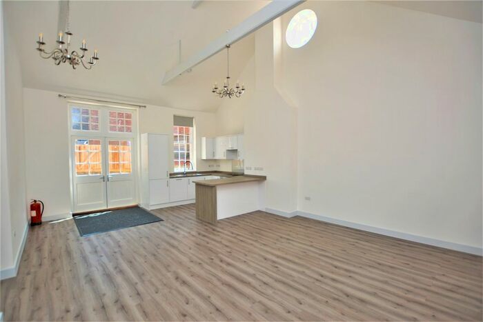 3 Bedroom Flat To Rent In Chart Road, Ashford, TN23