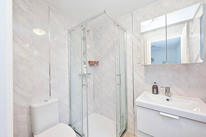 Studio To Rent In Hendon Way, Golders Green, Temple Fortune, London, NW2