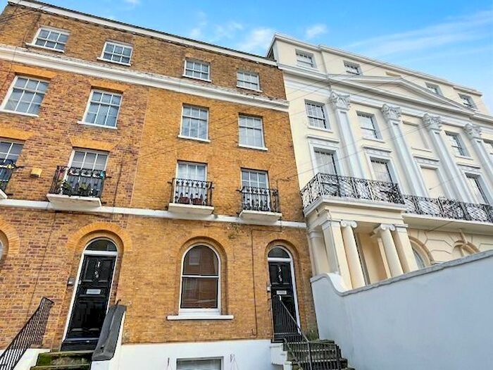 2 Bedroom Flat To Rent In Windmill Street, Gravesend, Kent, DA12