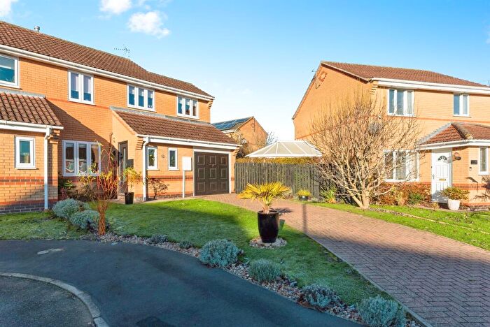 4 Bedroom Semi-Detached House For Sale In Wensleydale Close, Grantham, NG31