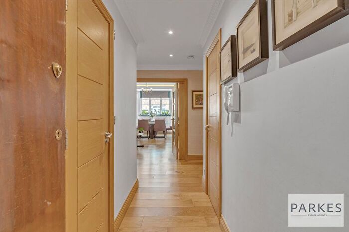 3 Bedroom Flat To Rent In Marlborough Court, Pembroke Road, W8