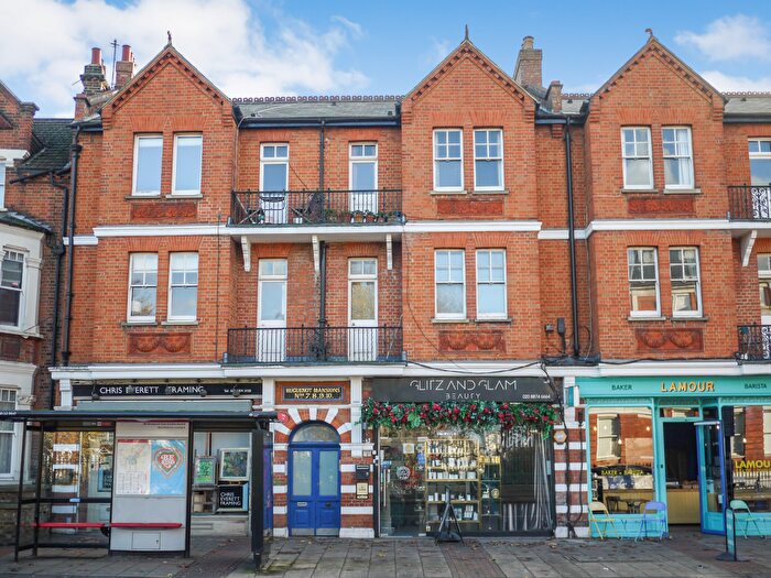 3 Bedroom Flat For Sale In Huguenot Place, London, SW18