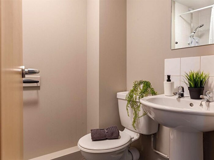 1 Bedroom Flat To Rent In Lineker Road, Leicester, LE2