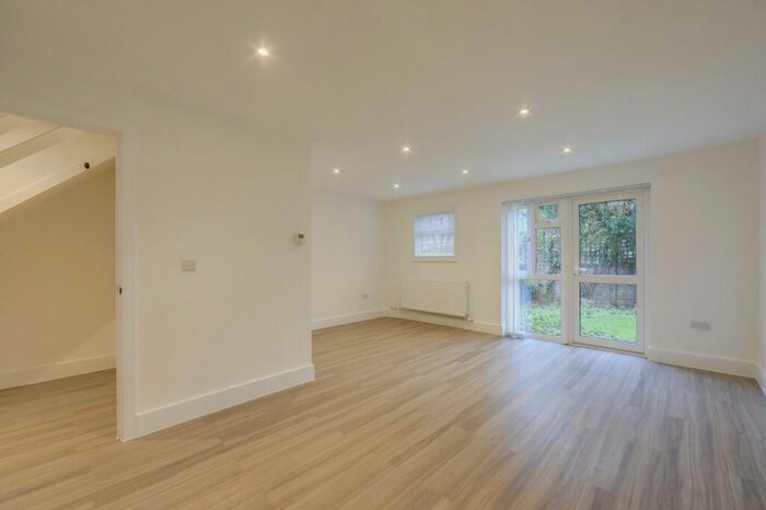 3 Bedroom Property To Rent In Belmont Park Close, Hither Green, London, SE13