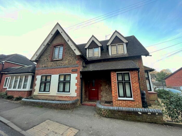 2 Bedroom Maisonette To Rent In Brighton Road, Godalming GU7